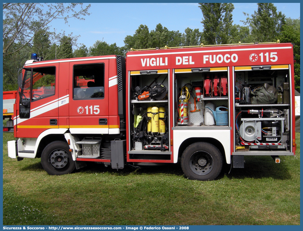 VF 21277
Corpo Nazionale Vigili del Fuoco
Iveco Magirus City2000
100E21 I serie
Parole chiave: VVF;V.V.F.;Corpo;Nazionale;Vigili;del;Fuoco;AutoPompaSerbatoio;APS;A.P.S.;Iveco;Magirus;EuroFire;100E21;City2000;City;2000