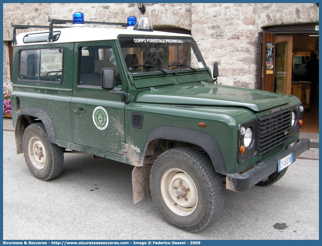 CF A10TN
Corpo Forestale
Provincia Autonoma di Trento
Land Rover Defender 90
Parole chiave: CF;C.F.;TN;Corpo;Forestale;Trento;Trentino;Land;Rover;Defender;90