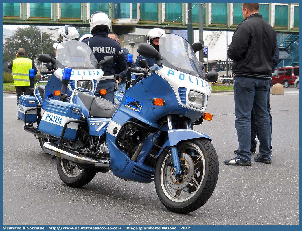 -
Polizia di Stato
Squadra Volante
Moto Guzzi 850-T5
Parole chiave: Polizia di Stato;Polizia;Stato;PS;Squadra;Volante;Moto Guzzi;850-T5;850;T5