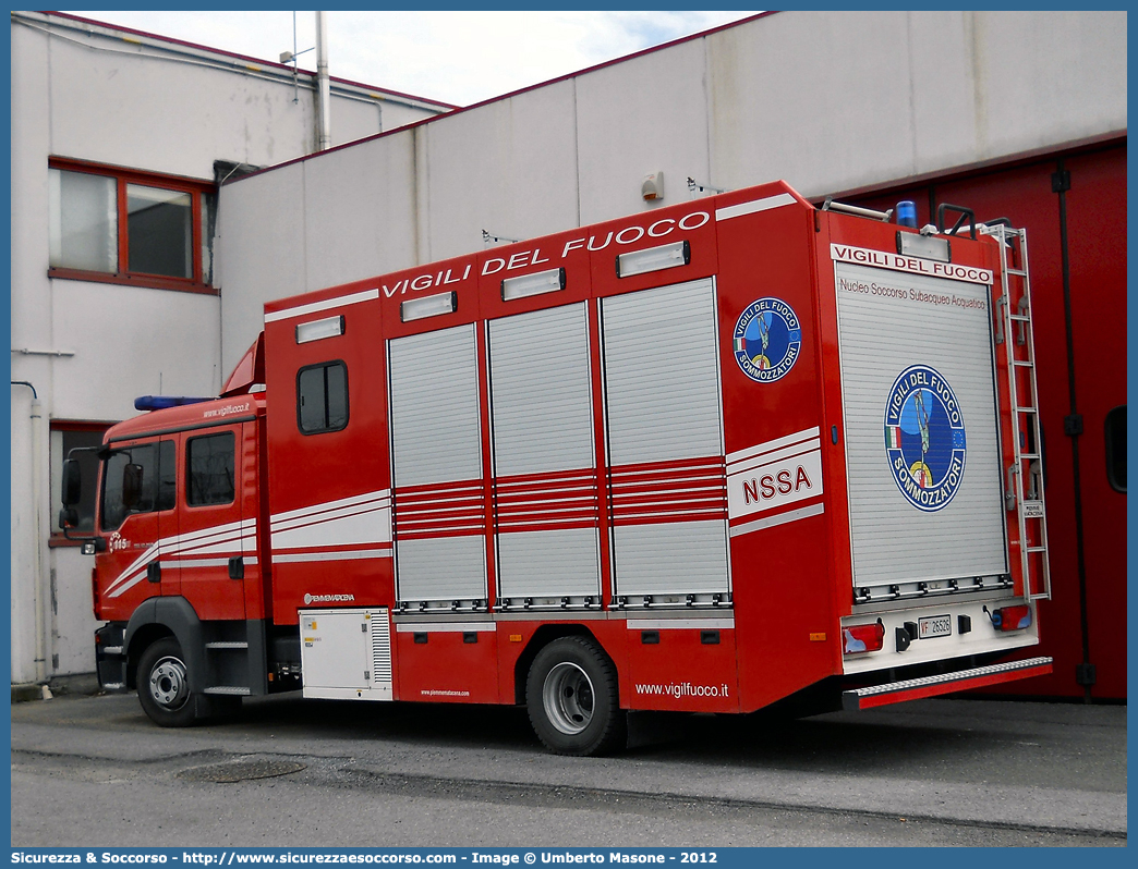 VF 26526
Corpo Nazionale Vigili del Fuoco
Nucleo Soccorso Subacqueo e Acquatico
Man TGL 12.250
Allestitore Piemme & Matacena S.r.l.
Parole chiave: Corpo;Nazionale;Vigili del Fuoco;Vigili;Fuoco;Man;TGL;12.250;NSSA;N.S.S.A.;Soccorso;Subacqueo;Acquatico;Sommozzatori;Subacquei;PiemmeMatacena;Piemme;Matacena