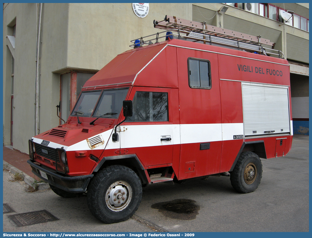 VF 15878
Corpo Nazionale Vigili del Fuoco
Nucleo Aeroportuale
Iveco 40.10WM
Allestitore Baribbi S.p.A.
Parole chiave: Corpo;Nazionale;Vigili del Fuoco;Vigili;Fuoco;Iveco;40.10WM;40.10 WM;VM90;VM 90;Aeroportuale