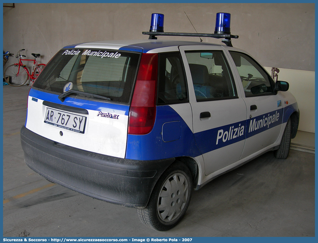 -
Polizia Municipale
Comune di Campogalliano
Fiat Punto I serie
Parole chiave: Polizia;Locale;Municipale;Campogalliano;Fiat;Punto