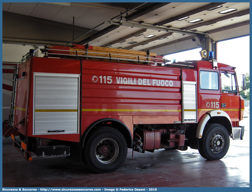 VF 17071
Corpo Nazionale Vigili del Fuoco
Iveco 190-26
Allestitore Baribbi S.p.A.
Parole chiave: VVF;V.V.F.;Corpo;Nazionale;Vigili;del;Fuoco;ABP;A.B.P.;AutoBottePompa;AutoBotte;Fiat;Iveco;190-26;190 - 26;Baribbi