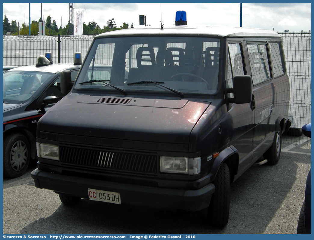 CC 053DH
Arma dei Carabinieri
Fiat Ducato I serie restyling
Parole chiave: CC;C.C.;dei;Arma;Carabinieri;Bus;Minibus;Fiat;Ducato;053DH