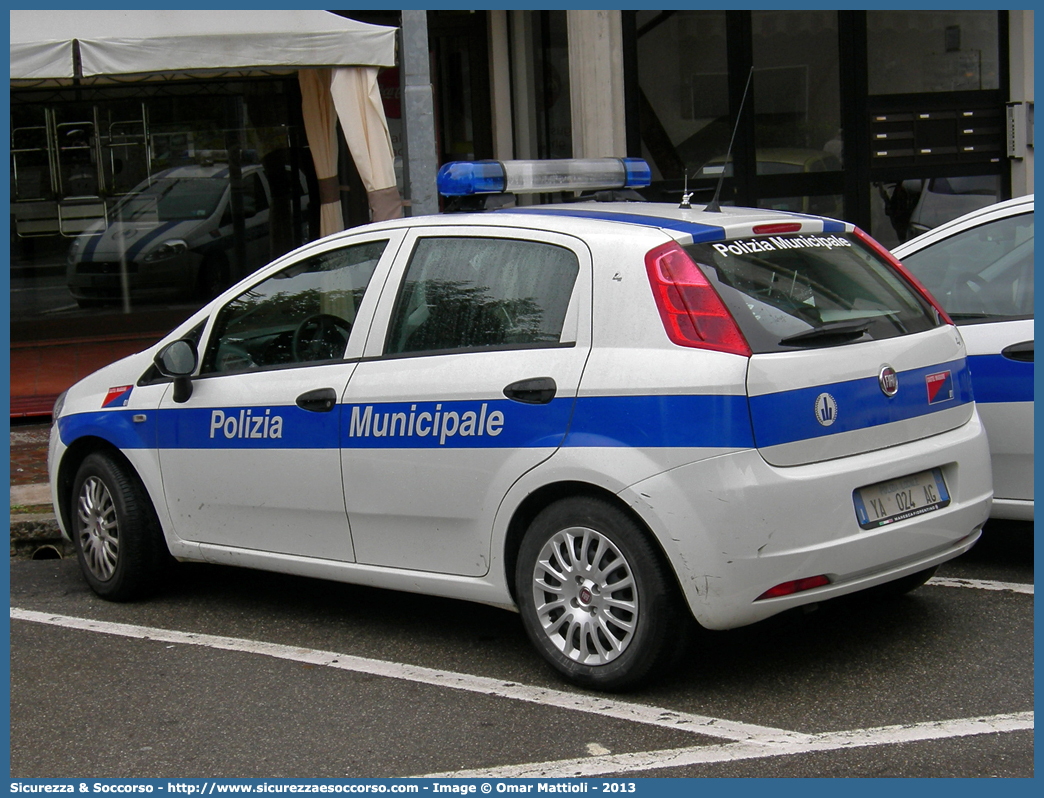 Polizia Locale YA024AG
Polizia Municipale
Comune di Castel Maggiore
Fiat Grande Punto
Allestitore Focaccia Group S.r.l.
Parole chiave: Polizia;Locale;Municipale;Castel Maggiore;Fiat;Grande Punto;Focaccia;YA024AG;YA 024 AG