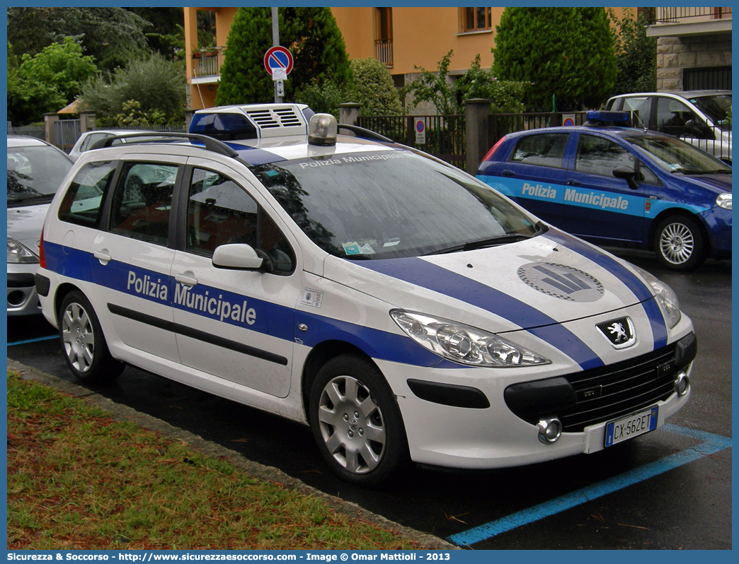 -
Polizia Municipale
Servizio Associato Bassa Reggiana
Peugeot 307 Station Wagon II serie
Allestitore Olmedo S.p.A.
Parole chiave: Polizia;Locale;Municipale;Bassa Reggiana;Bagnolo in Piano;Gualtieri;Luzzara;Novellara;Reggiolo;Peugeot;307;Station Wagon;SW;S.W.;Olmedo