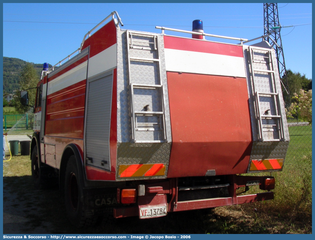 VF 13784
Corpo Nazionale Vigili del Fuoco
Iveco 160NC
Allestitore Baribbi S.p.A.
Parole chiave: VVF;V.V.F.;Corpo;Nazionale;Vigili;del;Fuoco;ABP;A.B.P.;AutoBottePompa;AutoBotte;Fiat;Iveco;160NC;160;NC