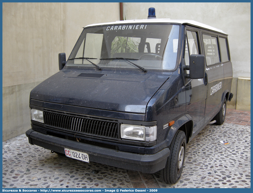 CC 024DH
Arma dei Carabinieri
Fiat Ducato I serie restyling
Parole chiave: CC;C.C.;dei;Arma;Carabinieri;Bus;Minibus;Fiat;Ducato;024DH