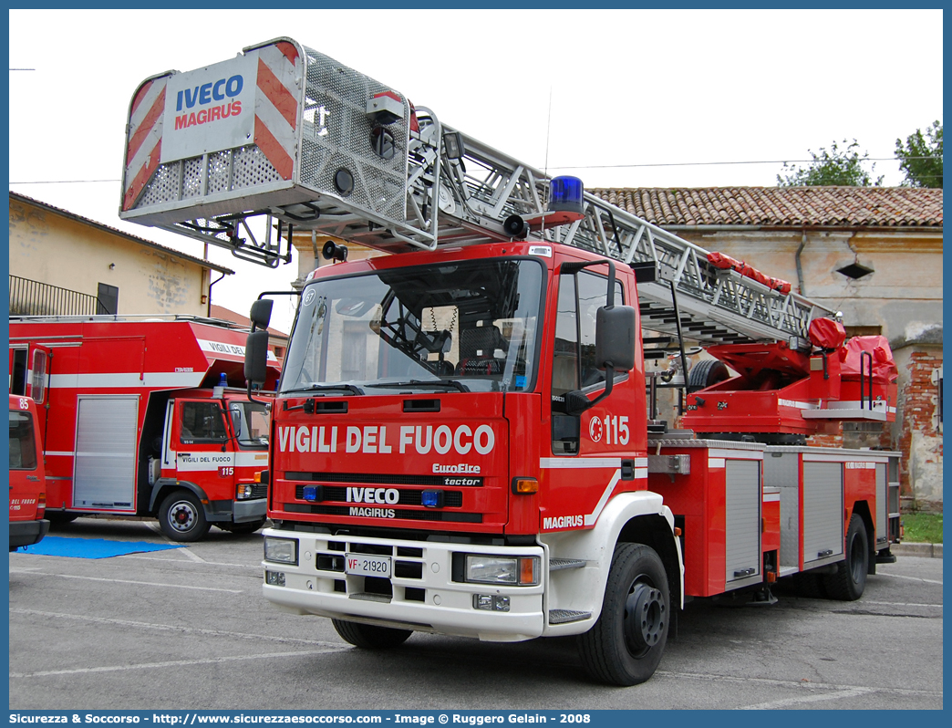 VF 21920
Corpo Nazionale Vigili del Fuoco
Iveco 150E28 EuroFire I serie
Allestitore Magirus
Parole chiave: VVF;V.V.F.;Corpo;Nazionale;Vigili;del;Fuoco;AutoScala;AS;Iveco;150E28;EuroFire;Magirus