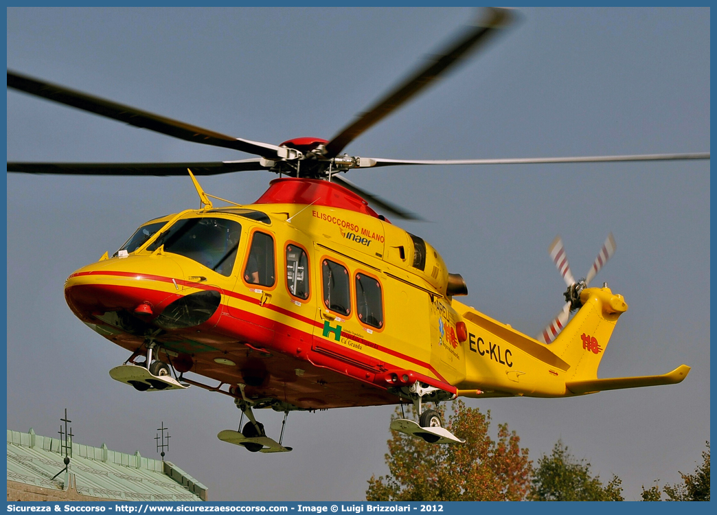 EC-KLC
118 Regione Lombardia
AgustaWestland AW139
Base di Milano
Parole chiave: 118;SSUEm;S.S.U.Em.;AREU;A.R.E.U.;Lombardia;Bresso;Milano;AgustaWestland;Agusta;Westland;AB139;139;EC-KLC;Elicottero;Elisoccorso