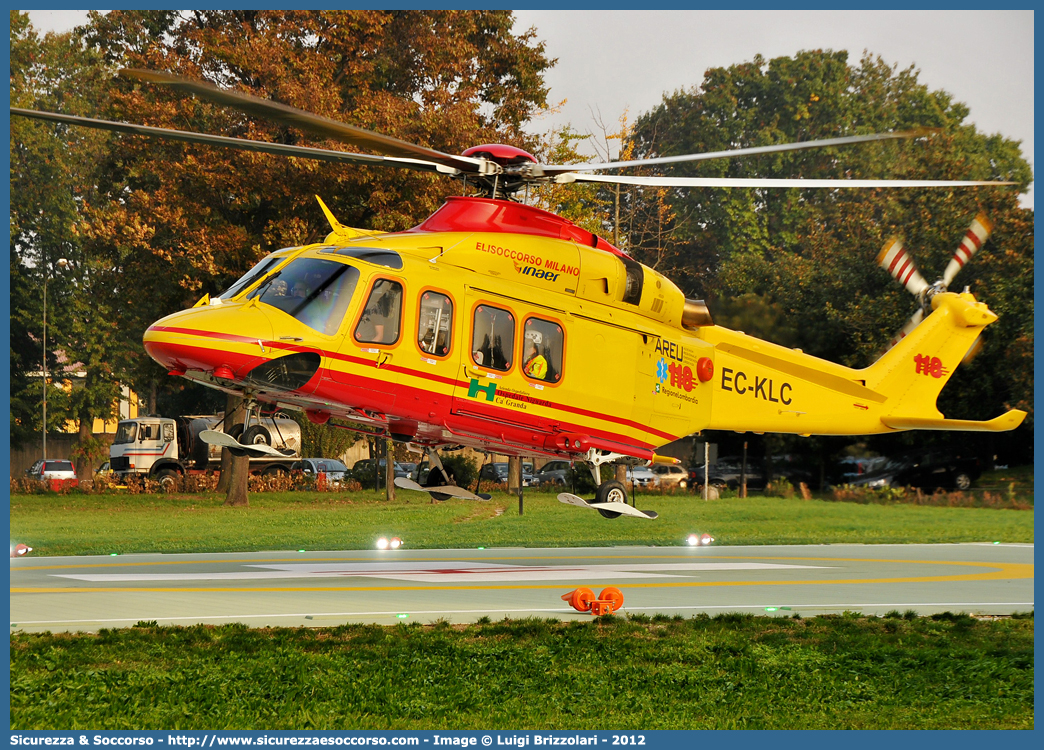 EC-KLC
118 Regione Lombardia
AgustaWestland AW139
Base di Milano
Parole chiave: 118;SSUEm;S.S.U.Em.;AREU;A.R.E.U.;Lombardia;Bresso;Milano;AgustaWestland;Agusta;Westland;AB139;139;EC-KLC;Elicottero;Elisoccorso