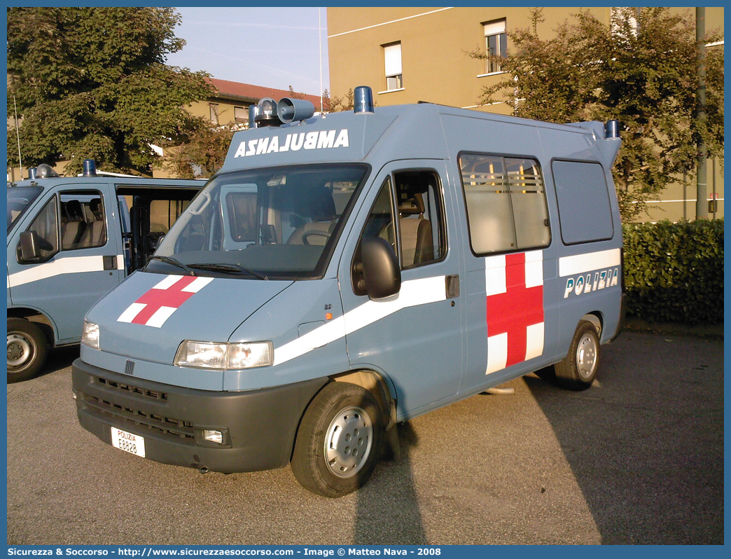 Polizia E8828
Polizia di Stato
Reparto Mobile
Servizio Sanitario
Fiat Ducato II serie
Allestitore Boneschi S.r.l.
Parole chiave: Polizia;Stato;PS;P.S.;Reparto;Mobile;Servizio;Sanitario;Ambulanza;Autoambulanza;Fiat;Ducato;Savio