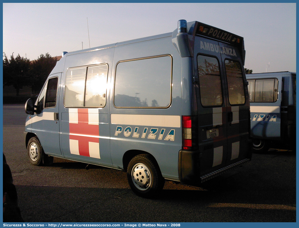 Polizia E8828
Polizia di Stato
Reparto Mobile
Servizio Sanitario
Fiat Ducato II serie
Allestitore Boneschi S.r.l.
Parole chiave: Polizia;Stato;PS;P.S.;Reparto;Mobile;Servizio;Sanitario;Ambulanza;Autoambulanza;Fiat;Ducato;Savio