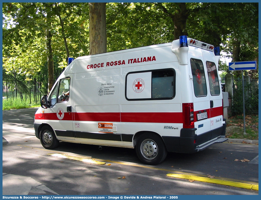 CRI A519A
Croce Rossa Italiana
Ravenna
Fiat Ducato II serie restyling
Allestitore EDM S.r.l.
Parole chiave: Croce;Rossa;Italiana;CRI;C.R.I.;Ambulanza;Fiat;Ducato;EDM;Ravenna