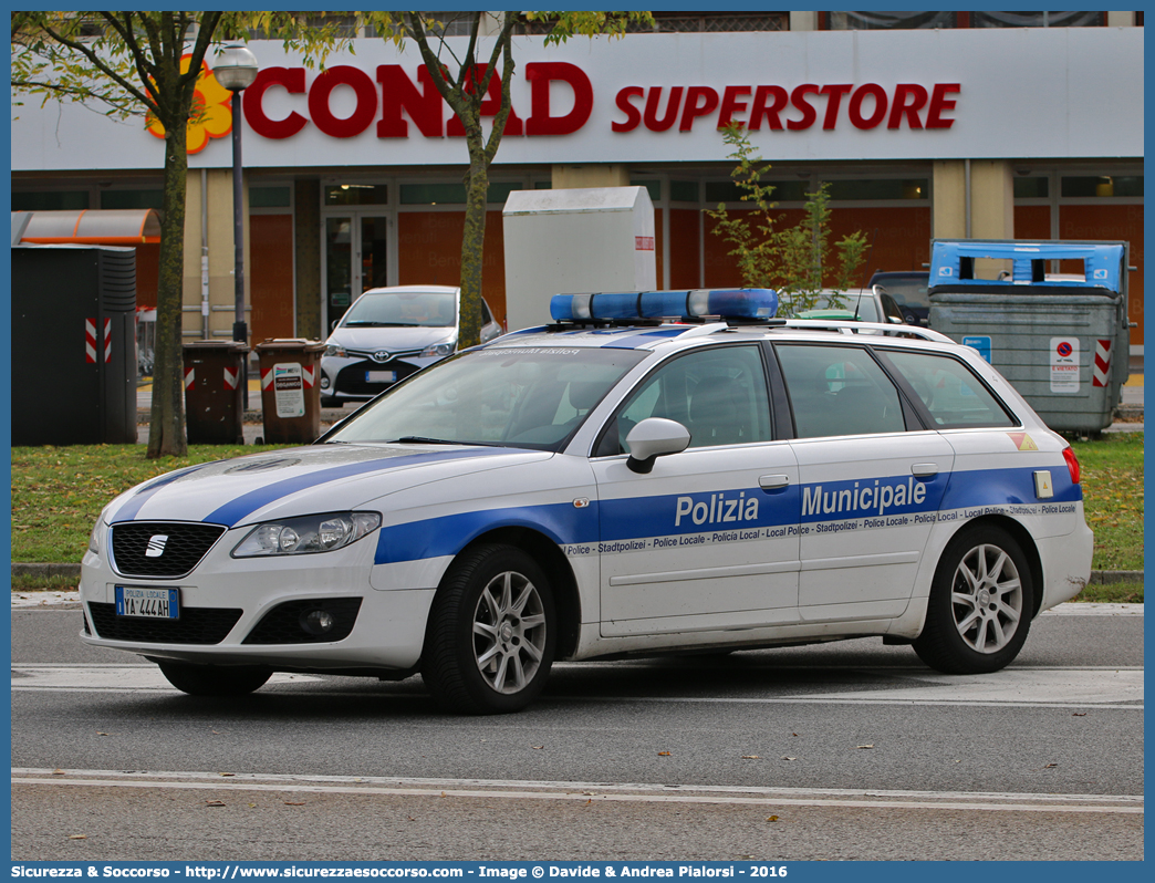 Polizia Locale YA444AH
Polizia Municipale
Comune di Ravenna
Seat Exeo ST
Allestitore Focaccia Group S.r.l.
Parole chiave: Polizia;Locale;Municipale;Ravenna;Seat;Exeo;ST;SW;S.W.;Station;Wagon;Focaccia;YA444AH;YA 444 AH