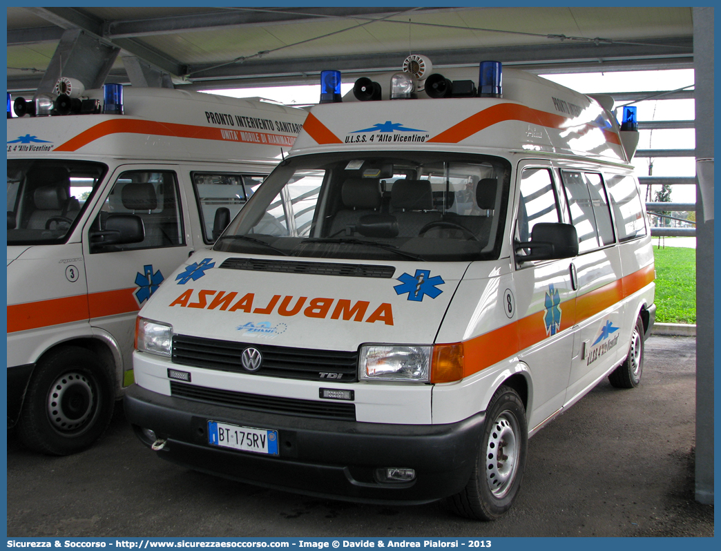 8
SUEM 118 Alto Vicentino
Azienda ULSS 7 - Pedemontana
Santorso
Volkswagen Transporter T4
Allestitore Aricar S.p.A.
Parole chiave: 118;SUEM;S.U.E.M.;Alto;Vicentino;Vicenza;Ambulanza;Volkswagen;Transporter;T4;Aricar