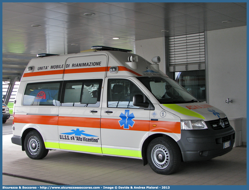 1
SUEM 118 Alto Vicentino
Azienda ULSS 7 - Pedemontana
Santorso
Volkswagen Transporter T5
Allestitore Mariani Fratelli S.r.l.
(variante)
Parole chiave: 118;SUEM;S.U.E.M.;Alto;Vicentino;Vicenza;Ambulanza;Autoambulanza;Volkswagen;Transporter;T5;Mariani Fratelli