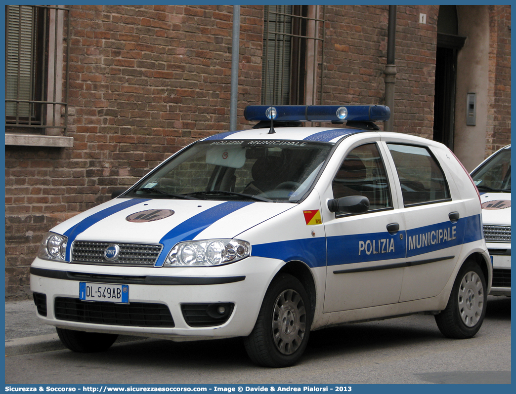 -
Polizia Municipale
Comune di Ravenna
Fiat Punto III serie restyling
Allestitore Focaccia Group S.r.l.
Parole chiave: Polizia;Locale;Municipale;Ravenna;Fiat;Punto;Focaccia