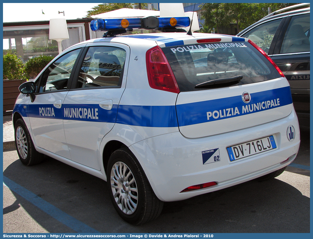 -
Polizia Municipale
Comune di Alfonsine
Fiat Grande Punto
Allestitore Focaccia Group S.r.l.
Parole chiave: Polizia;Locale;Municipale;Alfonsine;Fiat;Grande Punto;Focaccia