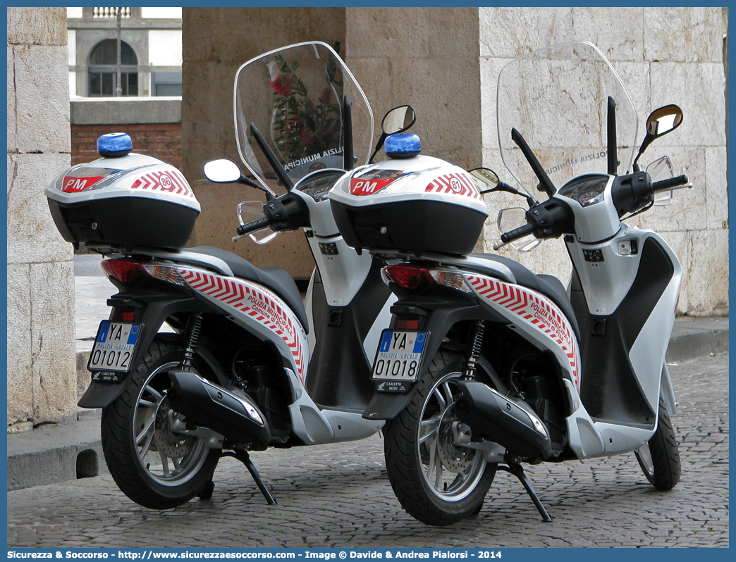 Polizia Locale YA01018
Comune di Pisa
Polizia Municipale
Honda SH125i VI serie
Parole chiave: Polizia;Locale;Municipale;Pisa;Honda;SH125i;SH;125;i;SH125;125i;YA01018;YA 01018