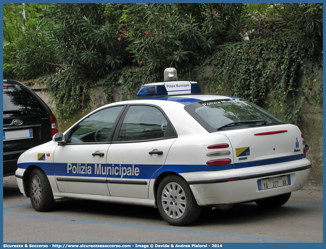 Polizia Locale YA277AA
Polizia Municipale
Comune di Dozza
Fiat Brava
Parole chiave: Polizia;Locale;Municipale;Dozza;Fiat;Brava