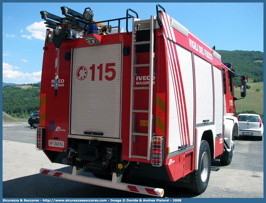 VF 24574
Corpo Nazionale Vigili del Fuoco
Iveco Magirus Grizzly
140E28 4x4 II serie
Parole chiave: VVF;V.V.F.;Corpo;Nazionale;Vigili;del;Fuoco;AutoPompaSerbatoio;APS;A.P.S.;Iveco;Magirus;Grizzly;140E28;4x4