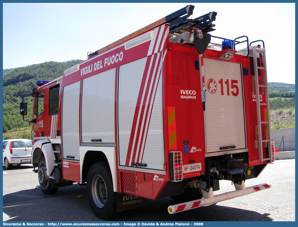 VF 24574
Corpo Nazionale Vigili del Fuoco
Iveco Magirus Grizzly
140E28 4x4 II serie
Parole chiave: VVF;V.V.F.;Corpo;Nazionale;Vigili;del;Fuoco;AutoPompaSerbatoio;APS;A.P.S.;Iveco;Magirus;Grizzly;140E28;4x4