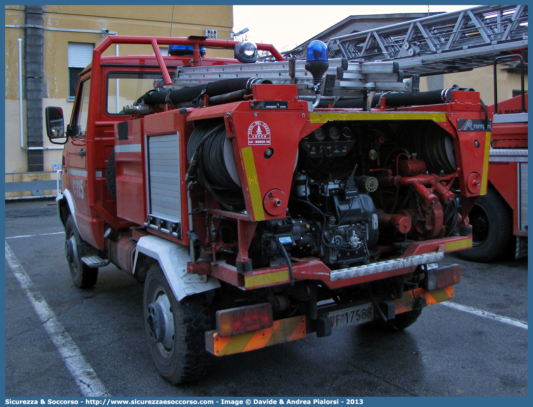 VF 17588
Corpo Nazionale Vigili del Fuoco
Iveco Daily 40-10 4x4 II serie
(variante)
Parole chiave: Corpo;Nazionale;Vigili del Fuoco;Vigili;Fuoco;Iveco;Daily;40-10;AIB