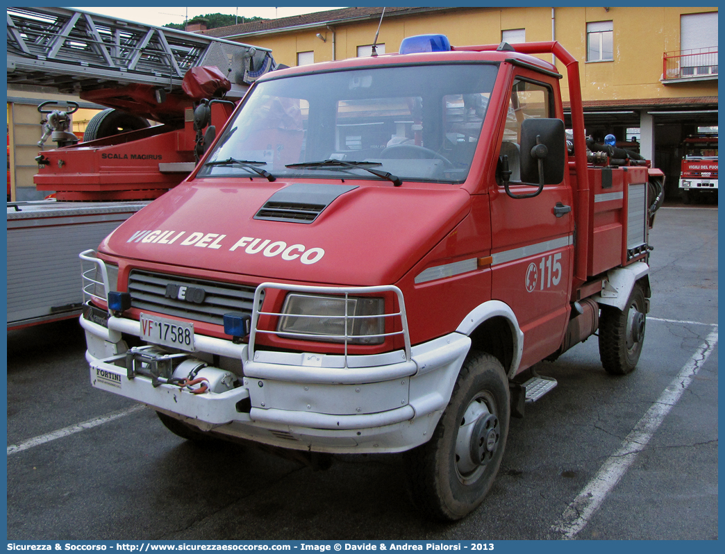 VF 17588
Corpo Nazionale Vigili del Fuoco
Iveco Daily 40-10 4x4 II serie
(variante)
Parole chiave: Corpo;Nazionale;Vigili del Fuoco;Vigili;Fuoco;Iveco;Daily;40-10;AIB