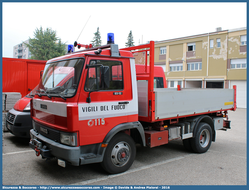 VF 17022
Corpo Nazionale Vigili del Fuoco
Iveco 65-12
Parole chiave: VVF;V.V.F.;Corpo;Nazionale;Vigili;del;Fuoco;Iveco;65-12;65;12