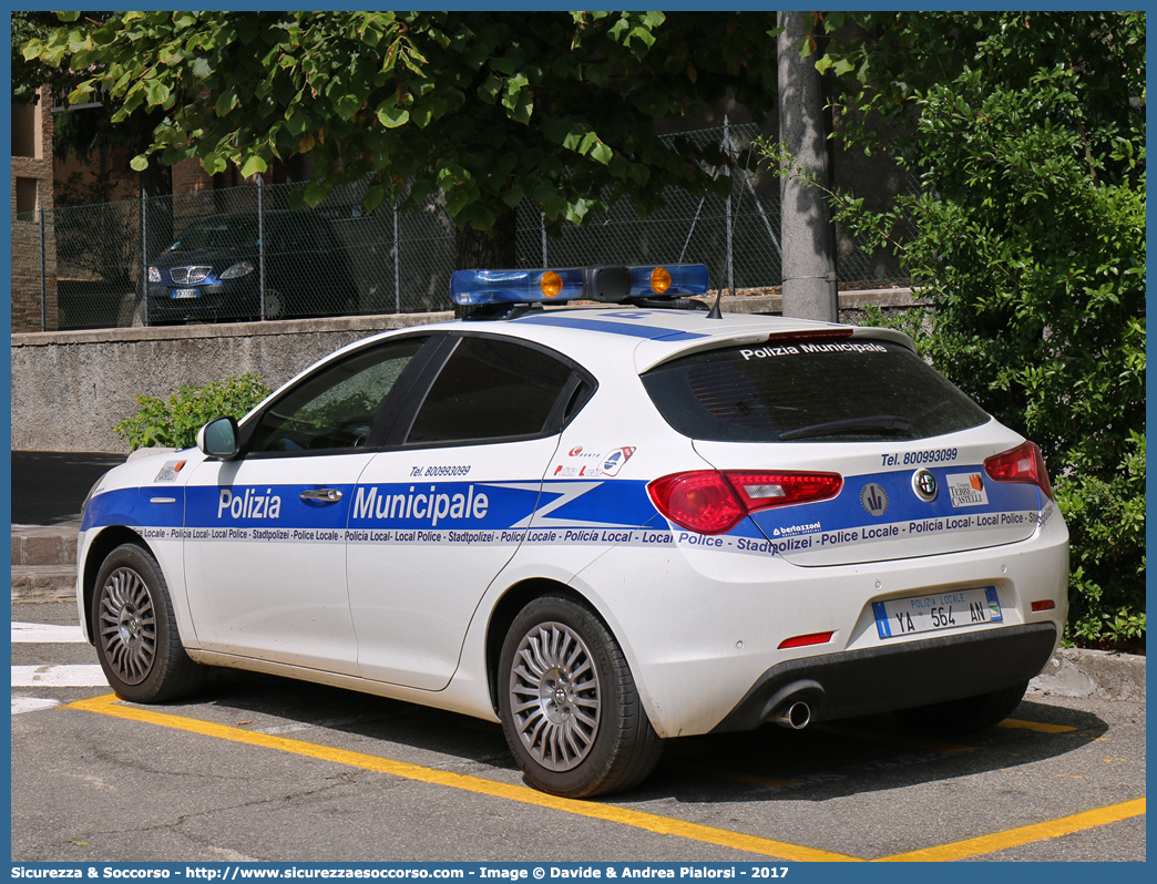 Polizia Locale YA564AN
Polizia Municipale
Unione Terre di Castelli
Alfa Romeo Nuova Giulietta
I serie I restyling
Allestitore Bertazzoni S.r.l.
Parole chiave: Polizia;Locale;Municipale;Terre di Castelli;Castelnuovo Rangone;Spilamberto;Savignano sul Panaro;Vignola;Castelvetro di Modena;Marano sul Panaro;Guiglia;Zocca;Alfa Romeo;Nuova Giulietta;YA564AN;YA 564 AN;Bertazzoni