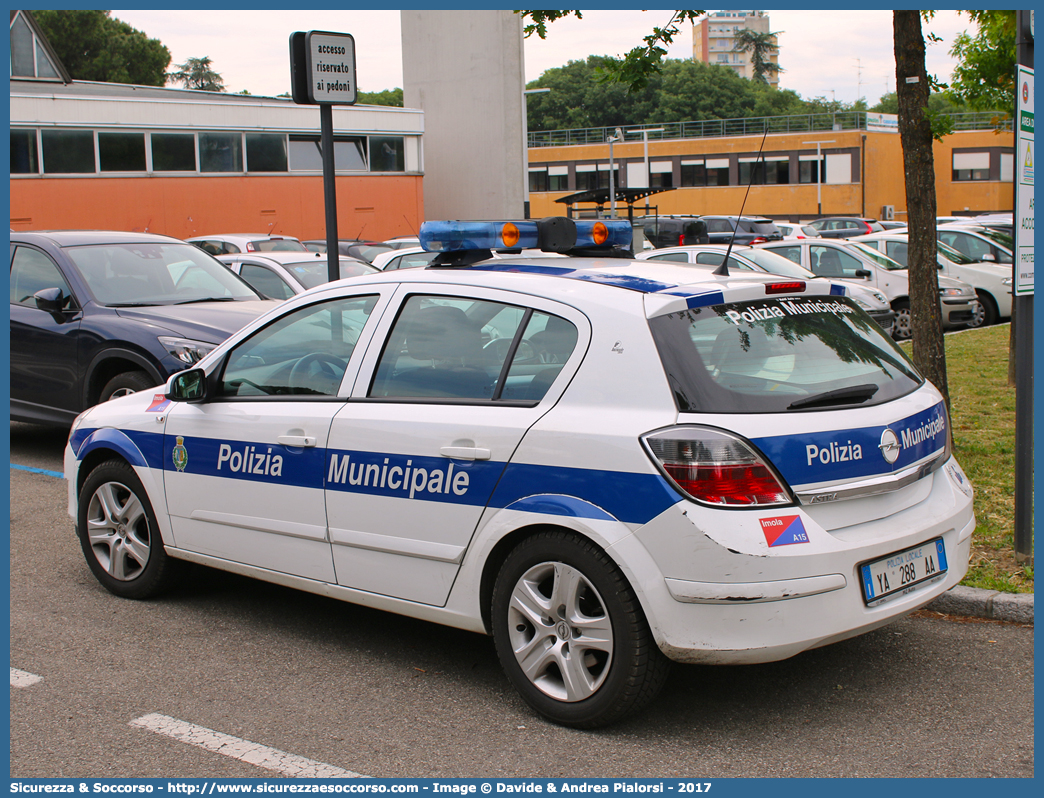 Polizia Locale YA288AA
Polizia Municipale
Comune di Imola
Opel Astra III serie
Allestitore Focaccia Group S.r.l.
Parole chiave: Polizia;Locale;Municipale;Imola;Opel;Astra;YA288AA;YA 288 AA;Focaccia