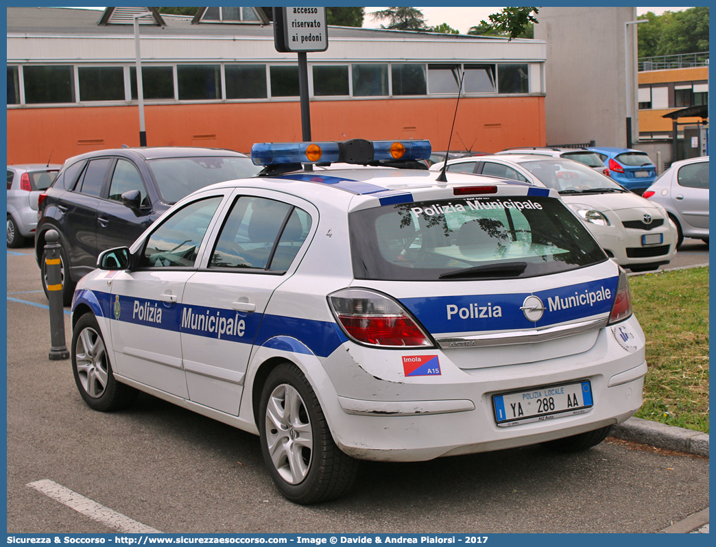 Polizia Locale YA288AA
Polizia Municipale
Comune di Imola
Opel Astra III serie
Allestitore Focaccia Group S.r.l.
Parole chiave: Polizia;Locale;Municipale;Imola;Opel;Astra;YA288AA;YA 288 AA;Focaccia