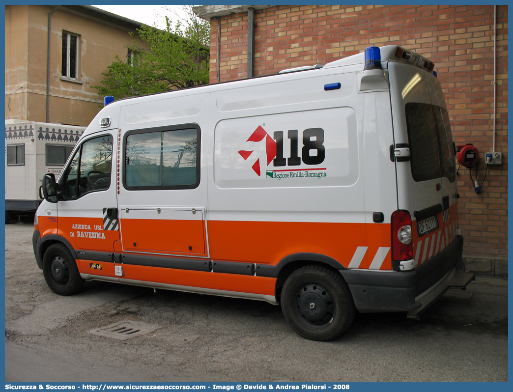 RA 23
118 Romagna Soccorso
Ambito Territoriale di Ravenna
Renault Master III serie
Allestitore Vision S.r.l.
Parole chiave: Renault;Master;118;Romagna;Ravenna;Soccorso;Ambulanza;Autoambulanza;Vision