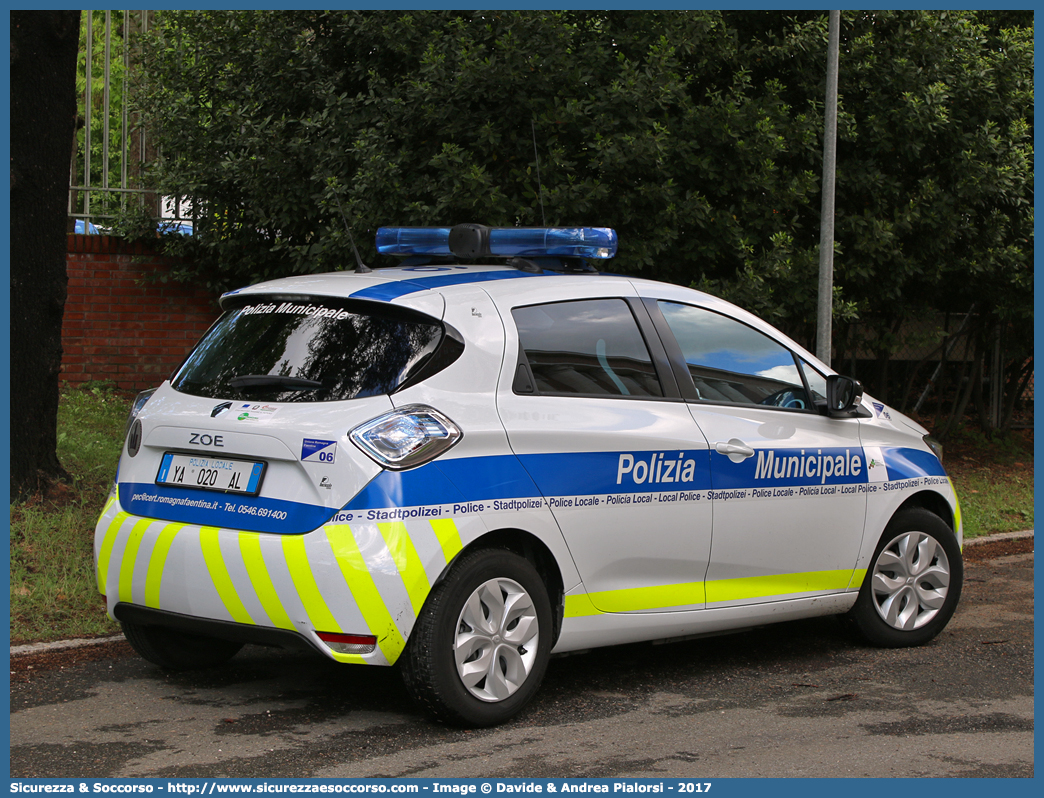 Polizia Locale YA020AL
Polizia Municipale
Unione Comuni
della Romagna Faentina
Renault Zoe
Allestitore Focaccia Group S.r.l.
Parole chiave: Polizia;Locale;Municipale;Unione;Romagna;Faentina;Faenza;Brisighella;Casola Valsenio;Castel Bolognese;Riolo Terme;Solarolo;Renault;Zoe;Focaccia