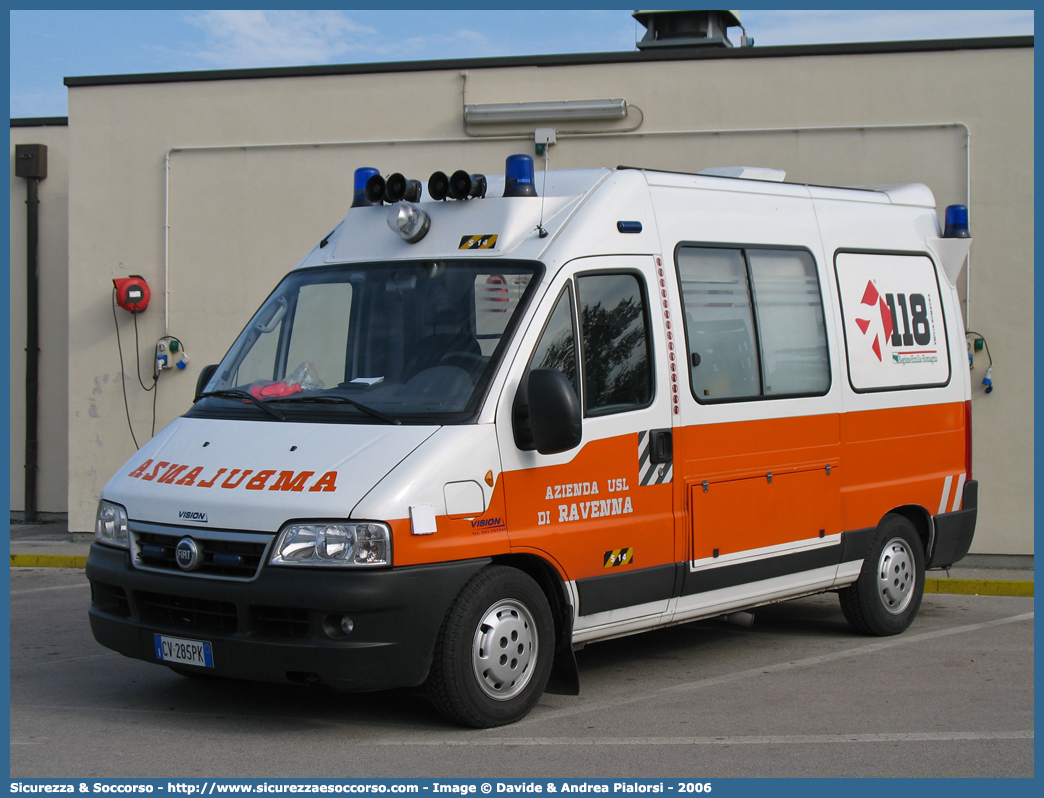 RA 14
118 Romagna Soccorso
Ambito Territoriale di Ravenna
Fiat Ducato II serie restyling
Allestitore Vision S.r.l.
Parole chiave: 118;Romagna;Ravenna;Soccorso;Ambulanza;Autoambulanza;Fiat;Ducato;Vision