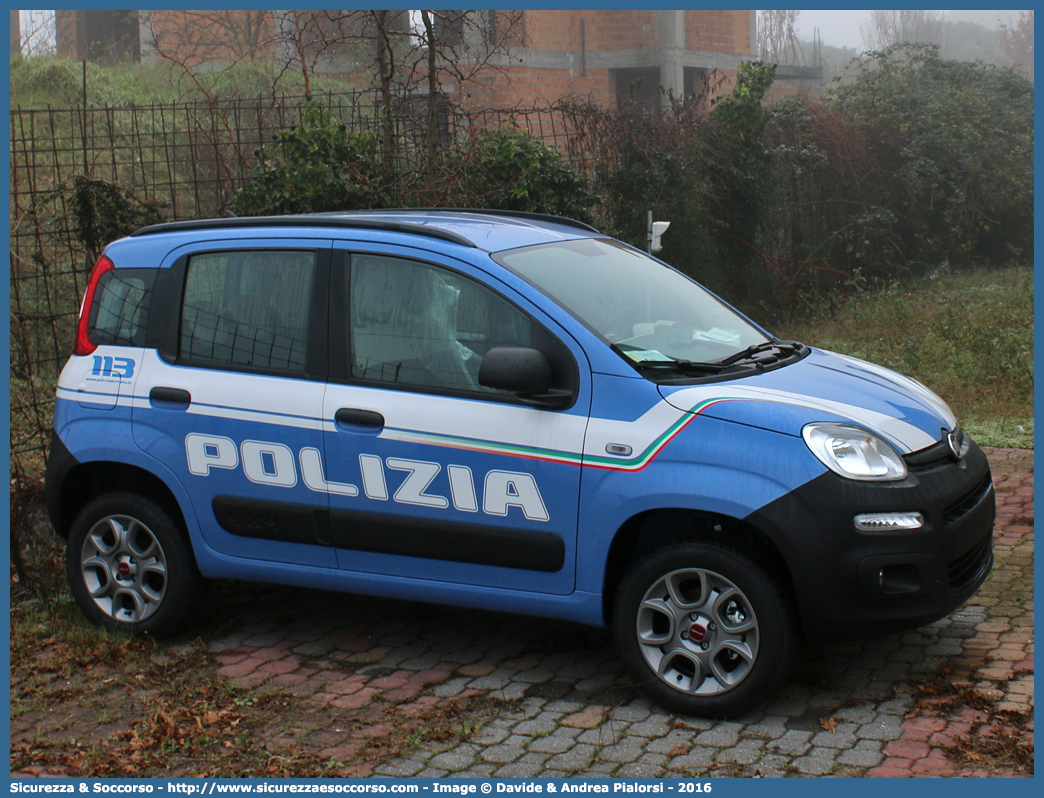 -
Polizia di Stato
Fiat Nuova Panda 4x4 II serie
Allestitore Focaccia Group S.r.l.
(III fornitura)
Parole chiave: Polizia di Stato;Polizia;PS;Fiat;Nuova Panda;4x4;4 x 4;Focaccia