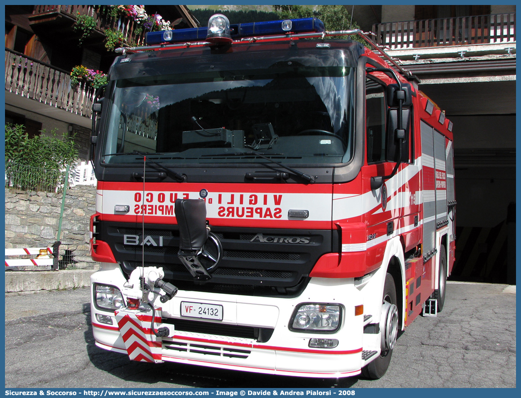 VF 24132
Vigili del Fuoco
Regione Autonoma Valle d'Aosta
Mercedes Benz Actros 1841
Parole chiave: VF;V.F.;Vigili;Fuoco;Regione;Autonoma;Valle;Aosta;Mercedes Benz;Actros;1841