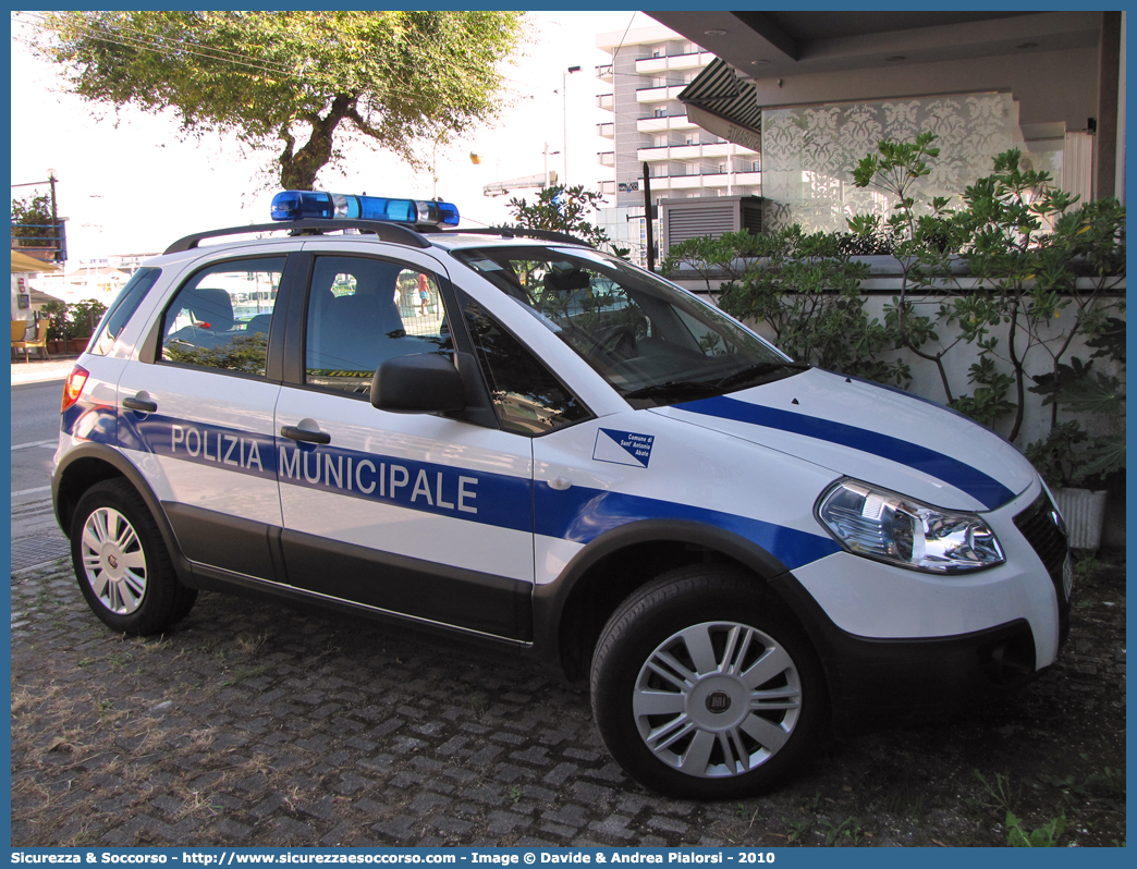 Polizia Locale YA352AC
Polizia Municipale
Comune di Sant'Antonio Abate
Fiat Sedici I serie
Parole chiave: Polizia;Locale;Municipale;Sant&#039;Antonio Abate;Sant Antonio Abate;Fiat;Sedici;YA352AC;YA 352 AC