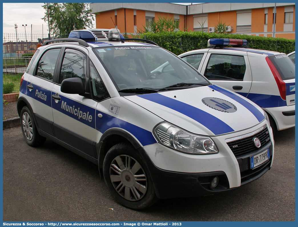 -
Polizia Municipale
Servizio Associato Bassa Reggiana
Fiat Sedici I serie
Allestitore Olmedo S.p.A.
Parole chiave: Polizia;Locale;Municipale;Bassa Reggiana;Bagnolo in Piano;Gualtieri;Luzzara;Novellara;Reggiolo;Fiat;Sedici;Olmedo