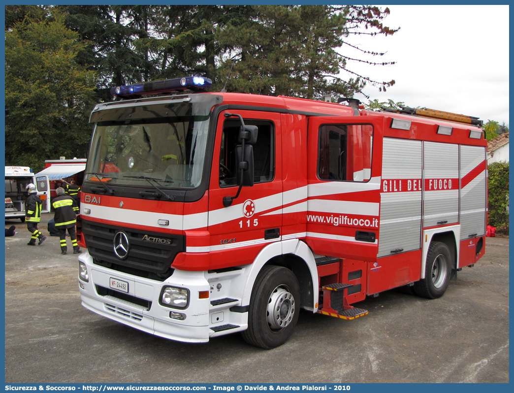 VF 24492
Corpo Nazionale Vigili del Fuoco
Mercedes Benz Actros 1841
Allestitore BAI S.r.l.
Parole chiave: VVF;V.V.F.;Corpo;Nazionale;Vigili;del;Fuoco;AutoPompaSerbatoio;APS;A.P.S.;Mercedes Benz;Actros;1841;BAI