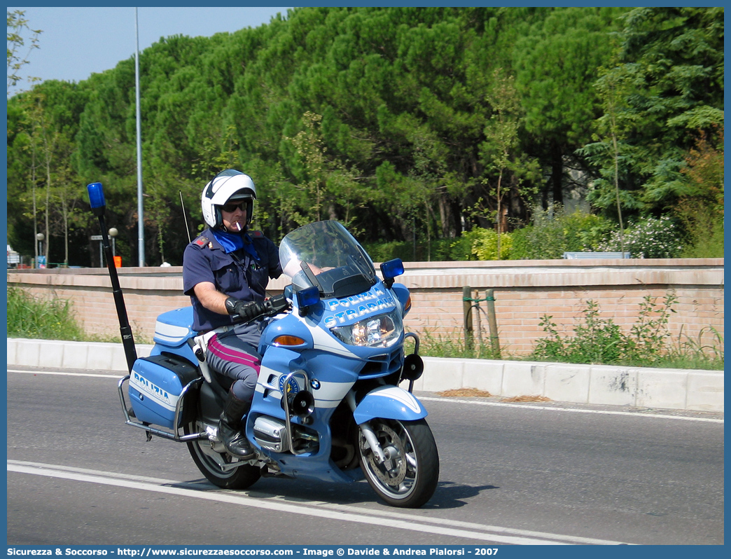 -
Polizia di Stato
Polizia Stradale
Bmw R850RT II serie
Parole chiave: Polizia di Stato;Polizia;PS;Polizia Stradale;BMW;R850;RT