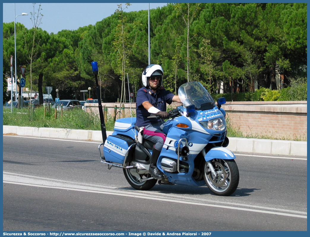 -
Polizia di Stato
Polizia Stradale
Bmw R850RT II serie
Parole chiave: Polizia di Stato;Polizia;PS;Polizia Stradale;BMW;R850;RT