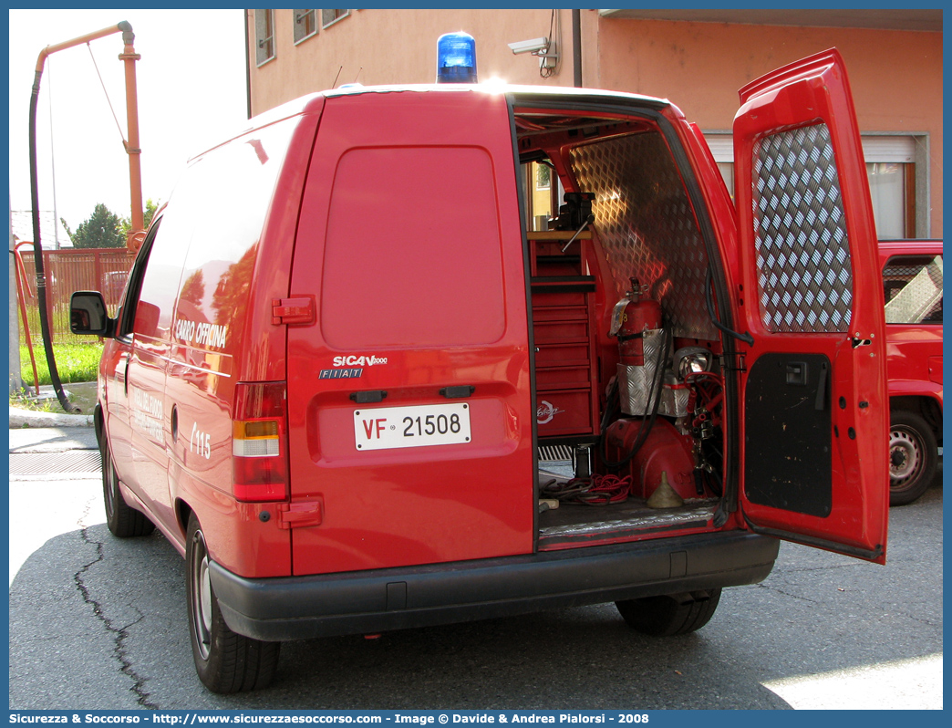 VF 21508
Vigili del Fuoco
Regione Autonoma Valle d'Aosta
Fiat Scudo I serie
Parole chiave: VF;V.F.;Vigili;Fuoco;Regione;Autonoma;Valle;Aosta;Fiat;Scudo;21508