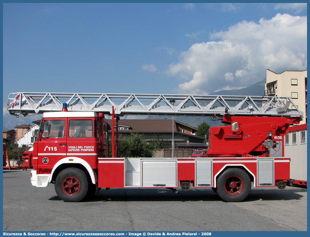 VF 10044
Vigili del Fuoco
Regione Autonoma Valle d'Aosta
Fiat 684N
Parole chiave: VF;V.F.;Vigili;Fuoco;Regione;Autonoma;Valle;Aosta;Fiat;684N;10044