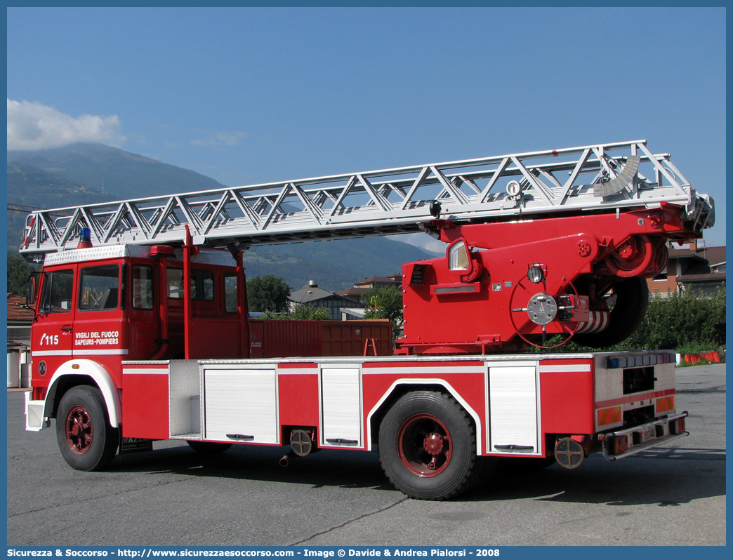 VF 10044
Vigili del Fuoco
Regione Autonoma Valle d'Aosta
Fiat 684N
Parole chiave: VF;V.F.;Vigili;Fuoco;Regione;Autonoma;Valle;Aosta;Fiat;684N;10044