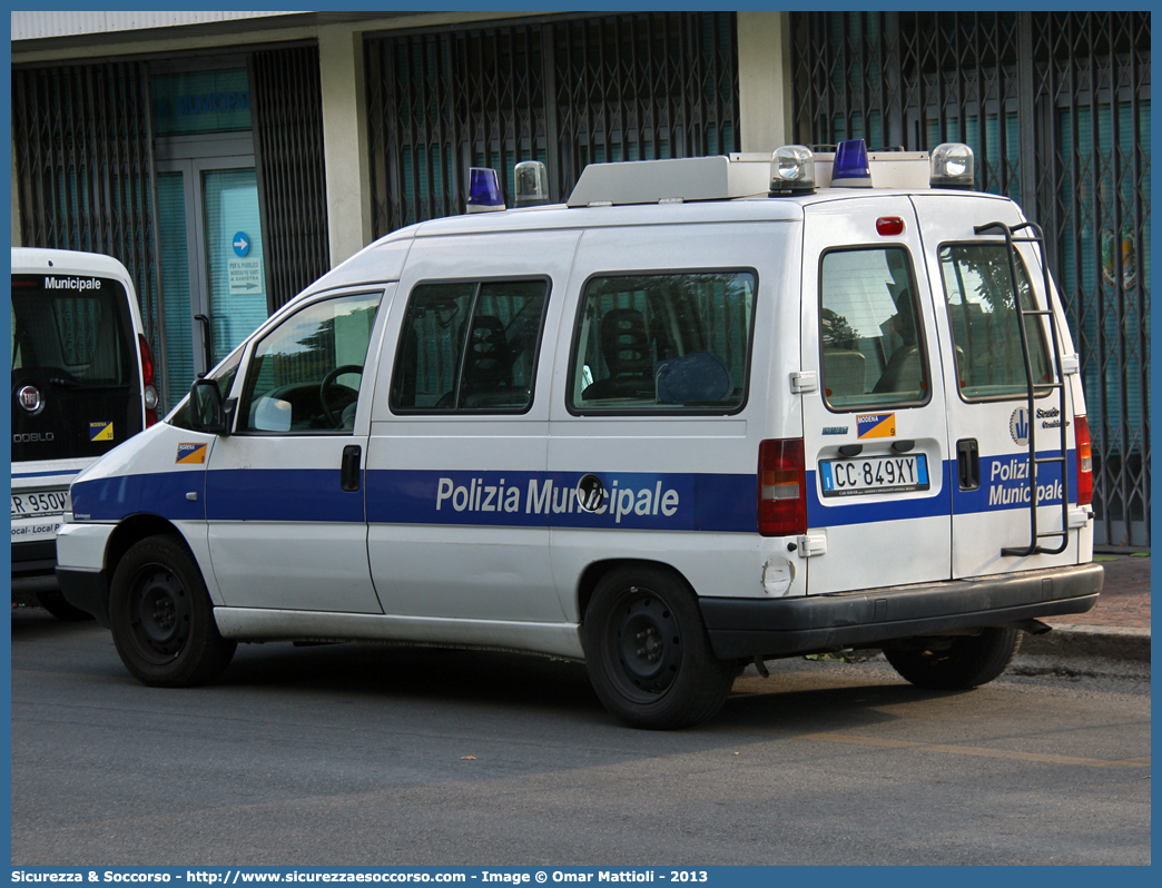 -
Polizia Municipale
Comune di Modena
Fiat Scudo I serie
Allestitore Bertazzoni S.r.l.
(variante)
Parole chiave: Polizia;Locale;Municipale;Modena;Fiat;Scudo;Bertazzoni