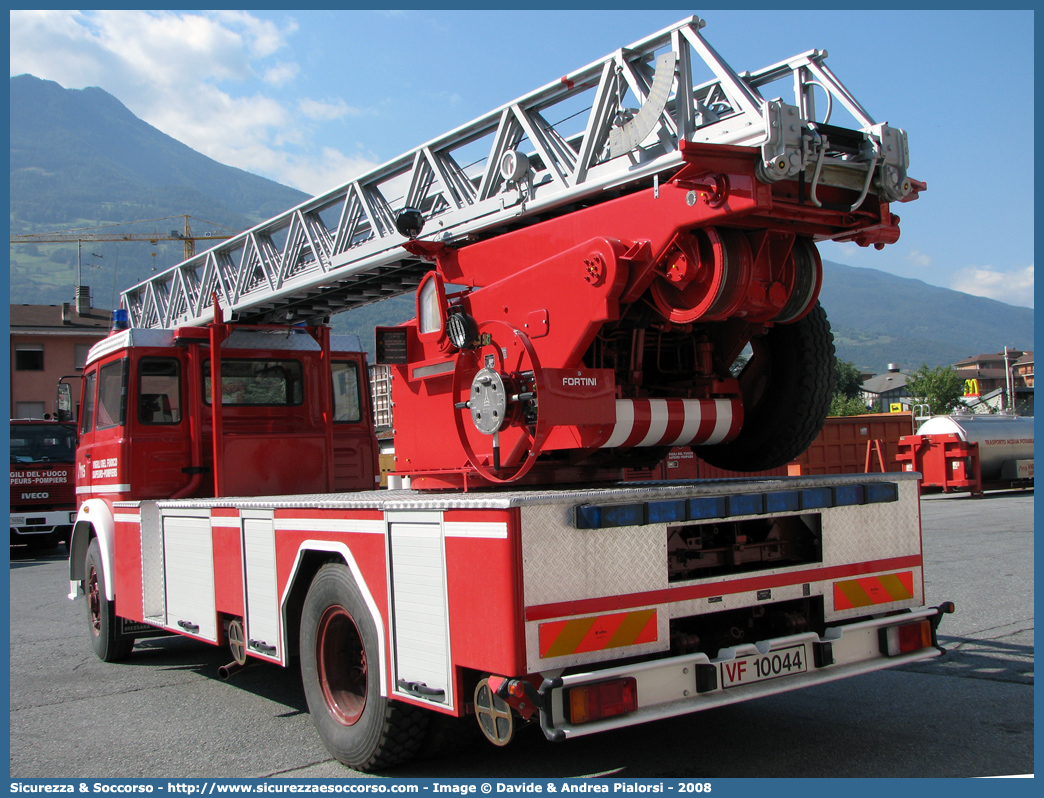 VF 10044
Vigili del Fuoco
Regione Autonoma Valle d'Aosta
Fiat 684N
Parole chiave: VF;V.F.;Vigili;Fuoco;Regione;Autonoma;Valle;Aosta;Fiat;684N;10044