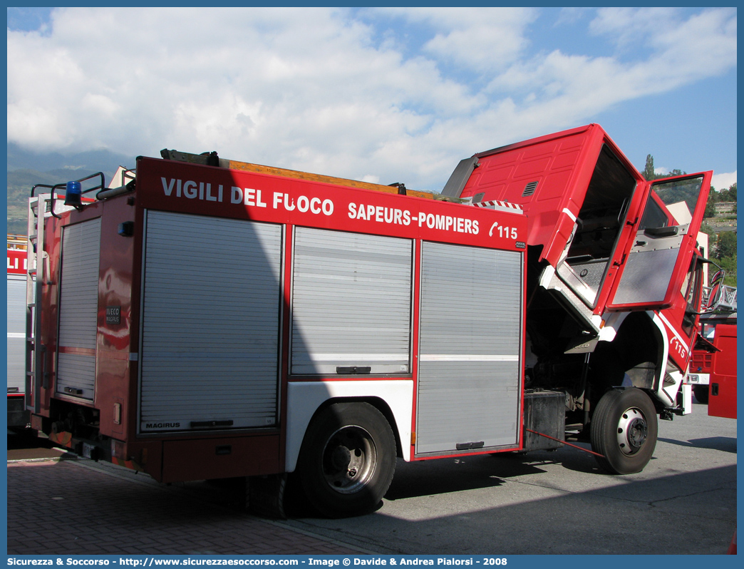 VF 18533
Vigili del Fuoco
Regione Autonoma Valle d'Aosta
Iveco EuroFire 150E27 I serie
Parole chiave: VF;V.F.;Vigili;Fuoco;Regione;Autonoma;Valle;Aosta;Iveco;Magirus;EuroFire;150E27 I serie;18533