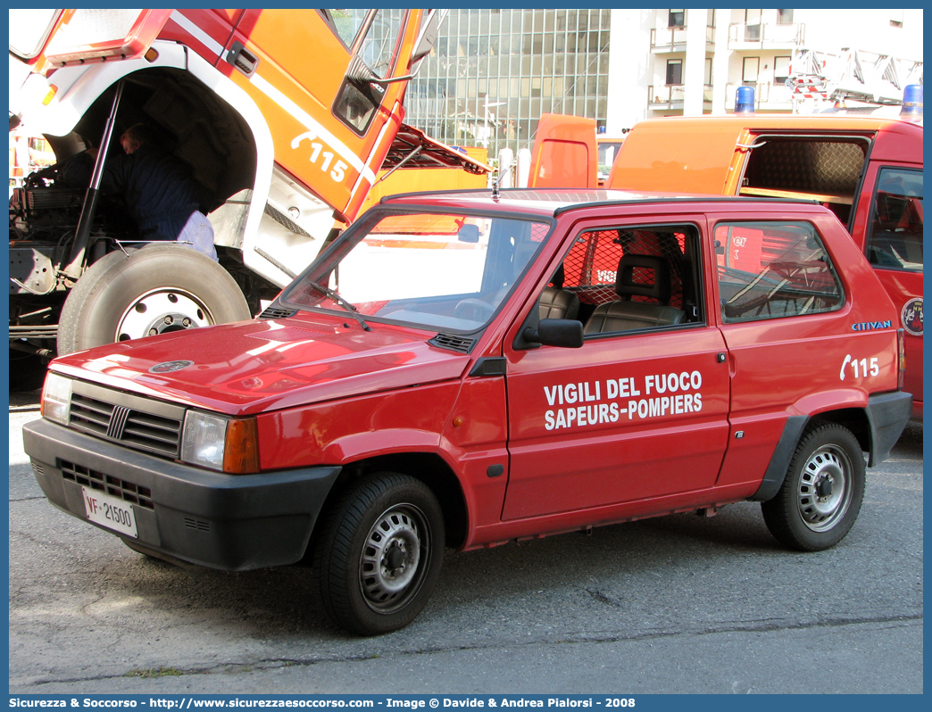 VF 21500
Vigili del Fuoco
Regione Autonoma Valle d'Aosta
Fiat Panda II serie
Parole chiave: VF;V.F.;Vigili;Fuoco;Regione;Autonoma;Valle;Aosta;Fiat;Panda;21500